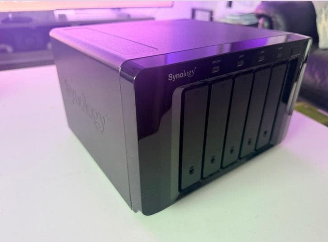 Synology DS1511+ NAS DiskStation met kabels, Ophalen of Verzenden, Zo goed als nieuw