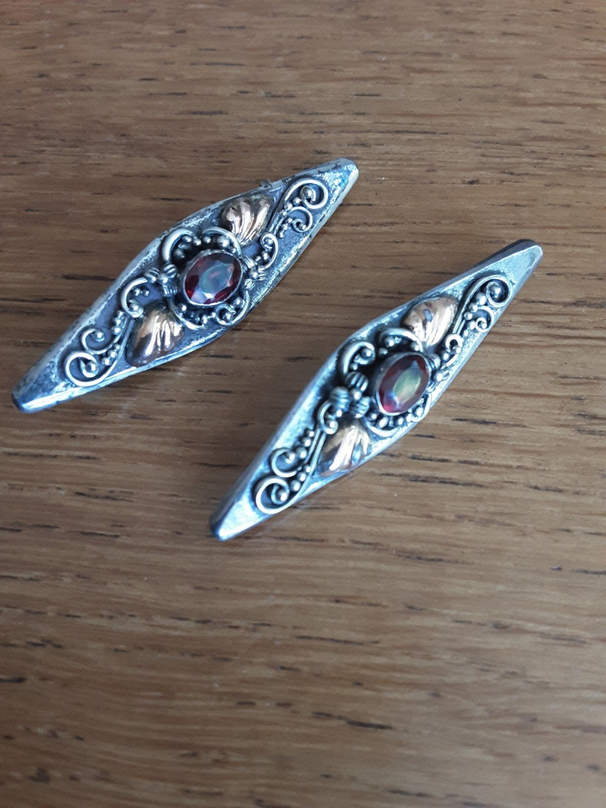 Identieke set zilveren Balinese broches, 4 tot 7 cm, Ophalen of Verzenden, Zo goed als nieuw, Met edelsteen