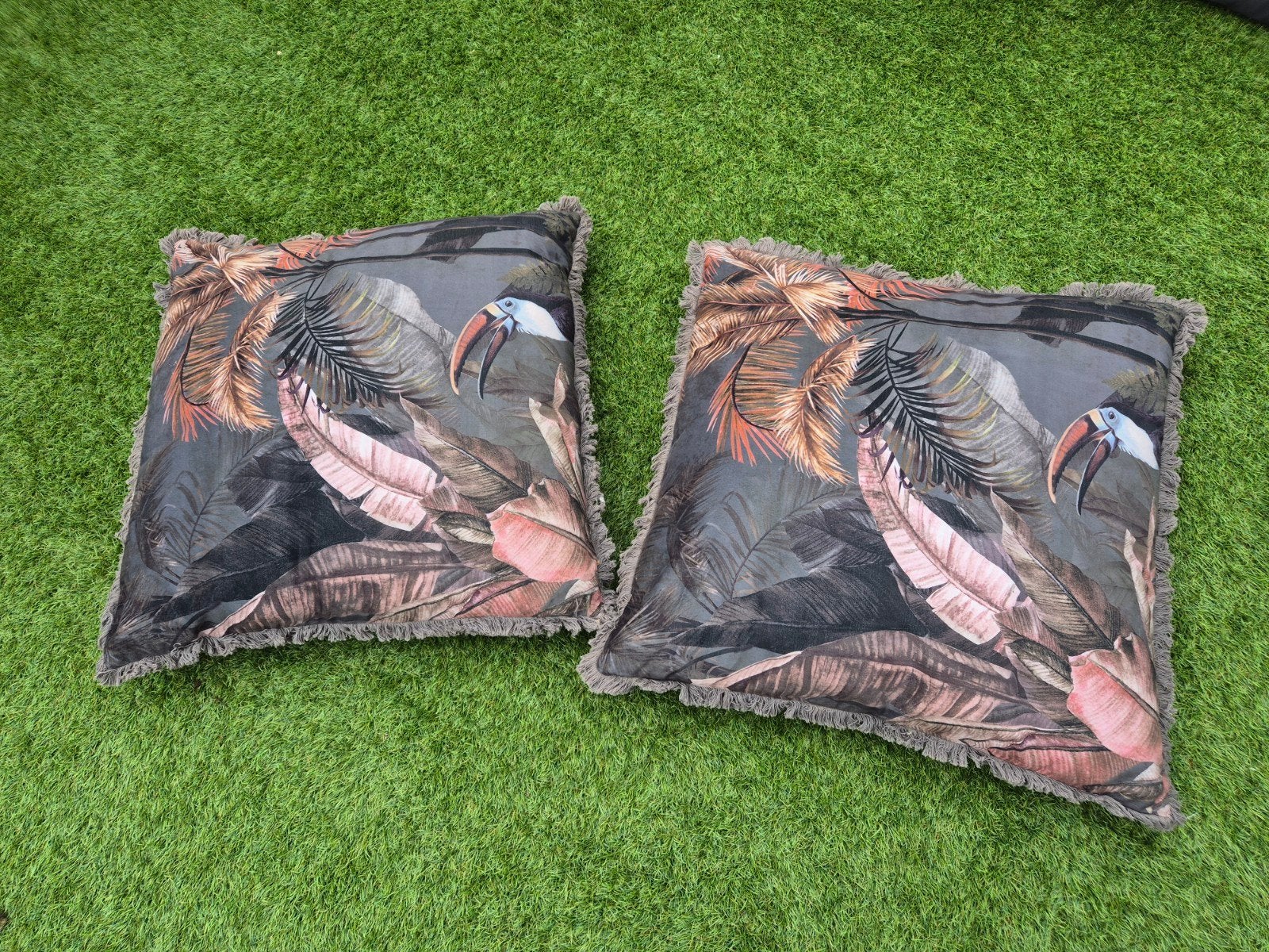 2x leuke sierkussens, Huis en Inrichting, Woonaccessoires | Kussens, Ophalen, Zo goed als nieuw, Grijs, Vierkant