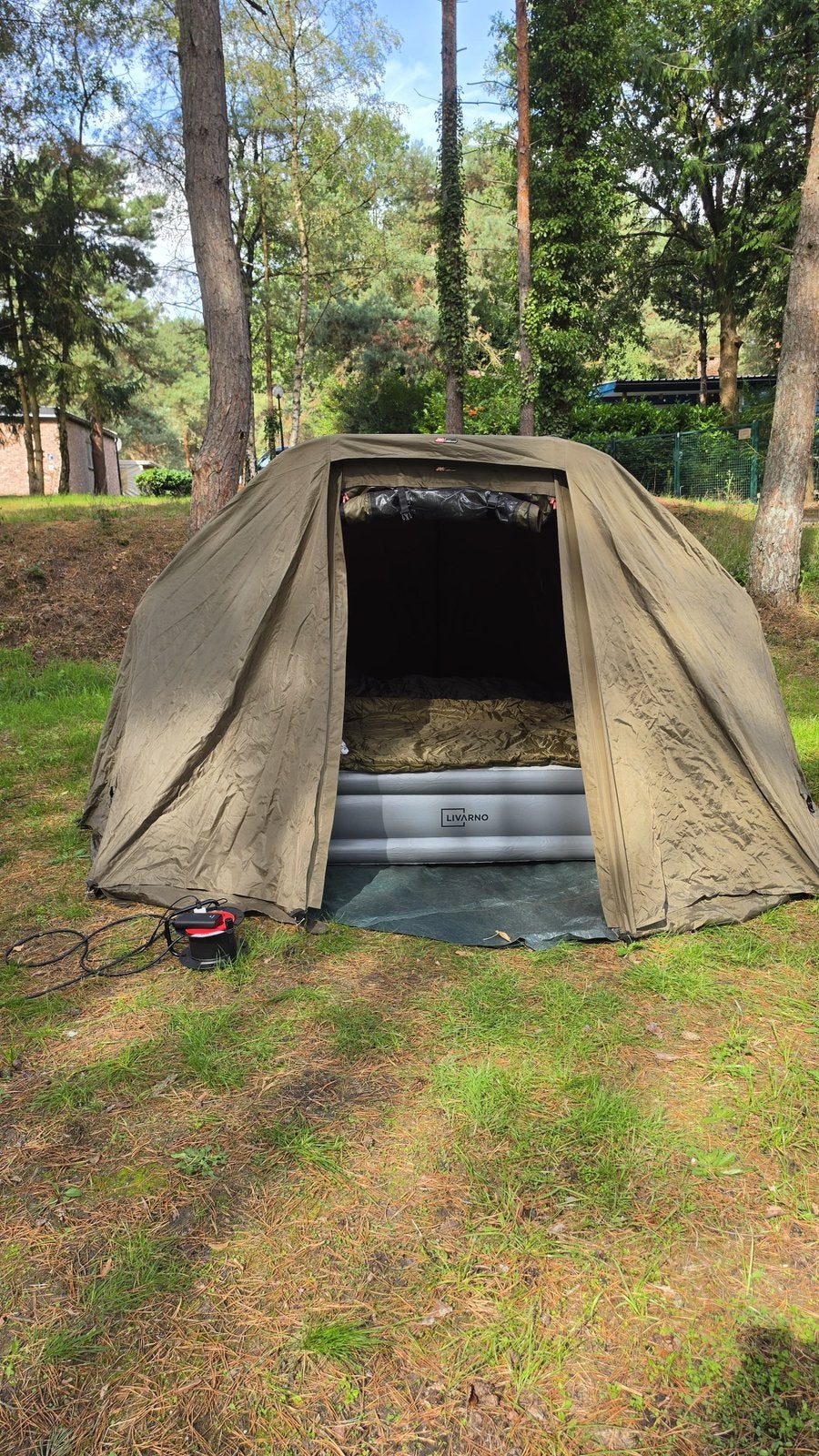 Jrc defender bivvy 2 man + overwrap+bedchair, Ophalen, Zo goed als nieuw, Overige typen