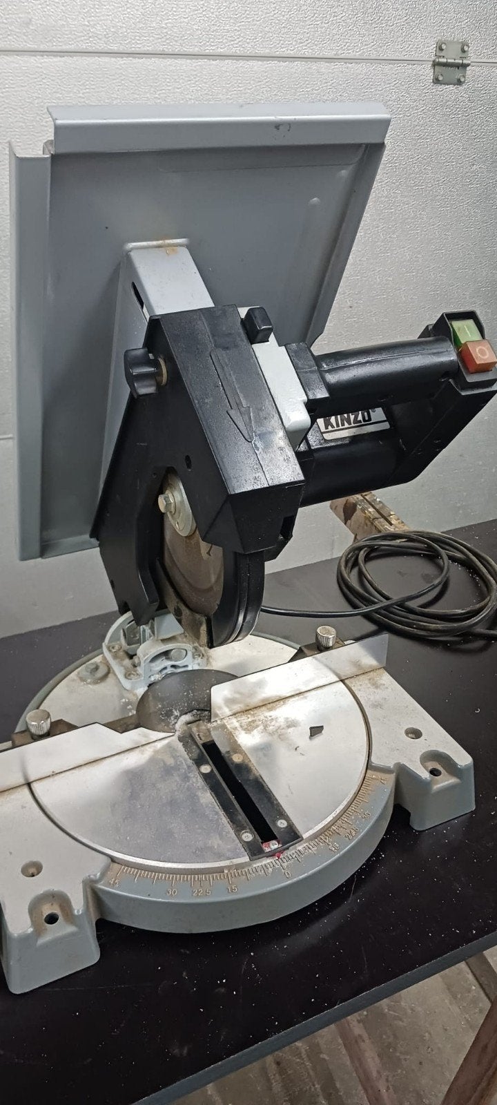 Kinzo Afkortzaag, Doe-het-zelf en Verbouw, Gereedschap | Zaagmachines, Ophalen, Gebruikt, Kinzo, 600 tot 1200 watt