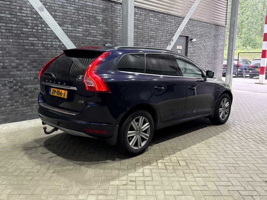 Volvo XC60 2.0 D3 FWD Momentum | Trekhaak | Keyless Entry |, Auto's, Volvo, 4 cilinders, Blauw, Leder en Stof, Bedrijf