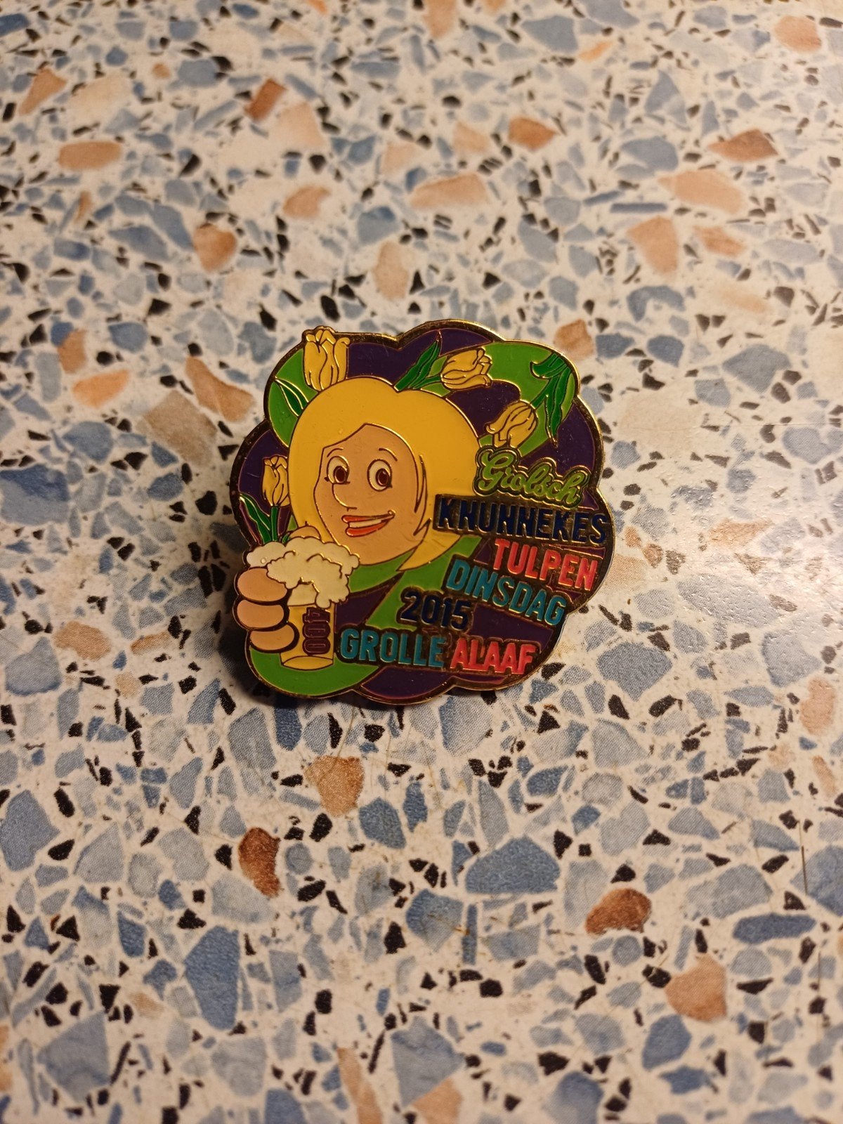 Carnavalsspeldje Knunnekes Groenlo Tulpen Dinsdag 2015, Ophalen of Verzenden, Nieuw, Figuurtje, Button