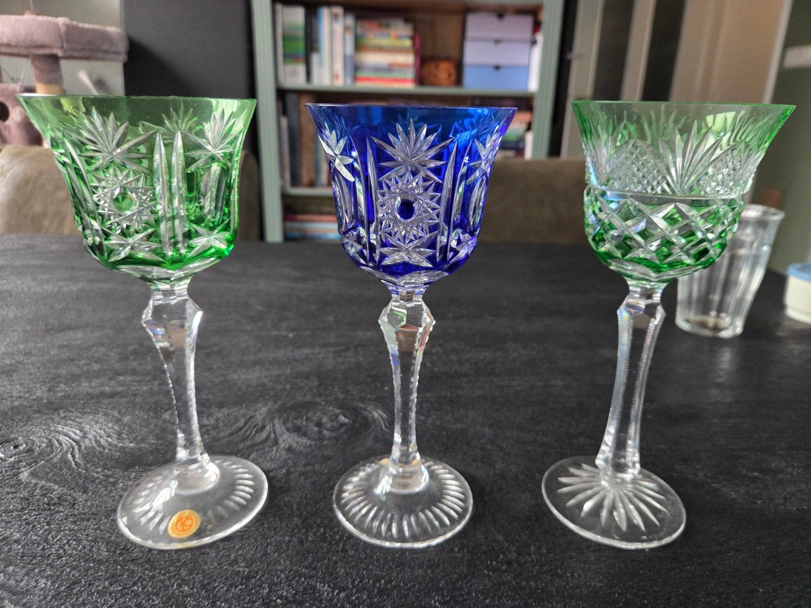 Set van 3 geslepen kristallen glazen - groen en blauw, Antiek en Kunst, Ophalen