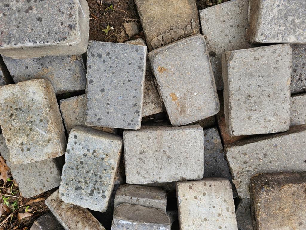 Beton stenen 3 a 4 m2 gratis, Tuin en Terras, Tegels en Klinkers, Ophalen, Beton, Klinkers