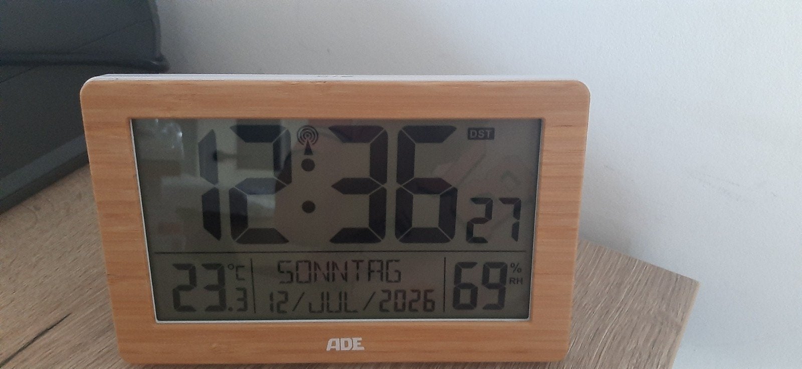 Radiogestuurde klok, Ophalen of Verzenden, Zo goed als nieuw, Tafelklok, Digitaal
