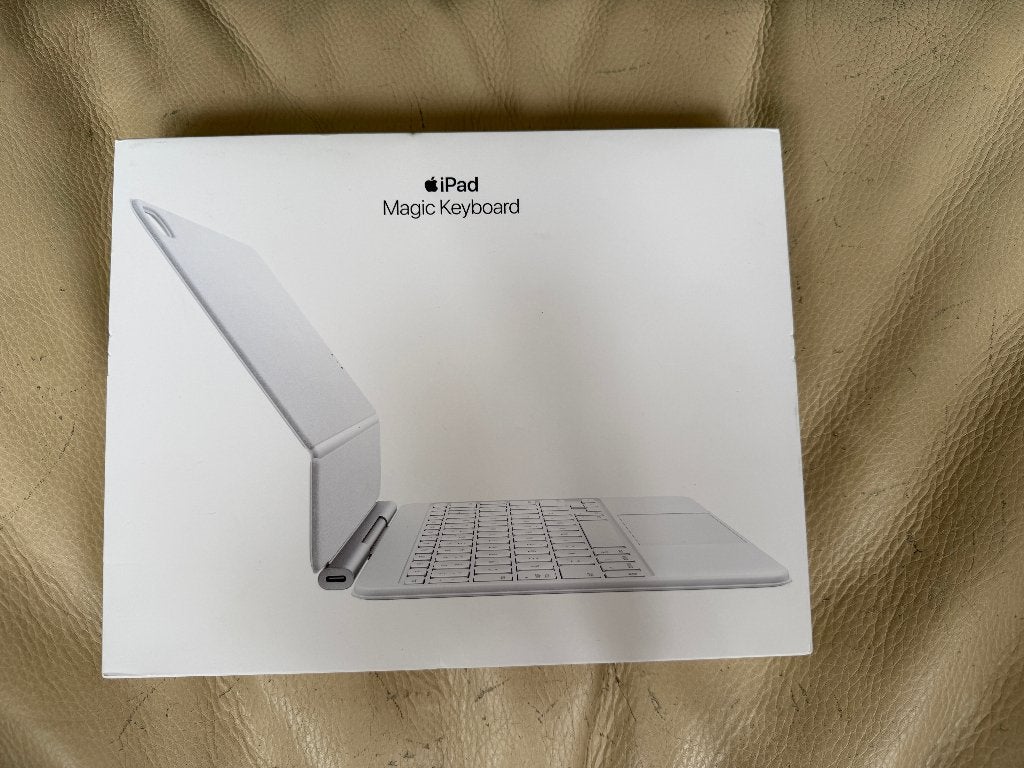 iPad Air Magic Keyboard | nieuw in doos, IPad Air 11-inch of 10.9-inch met iPadOS18.3 of hoger, Nieuw, Bescherming voor- en achterkant