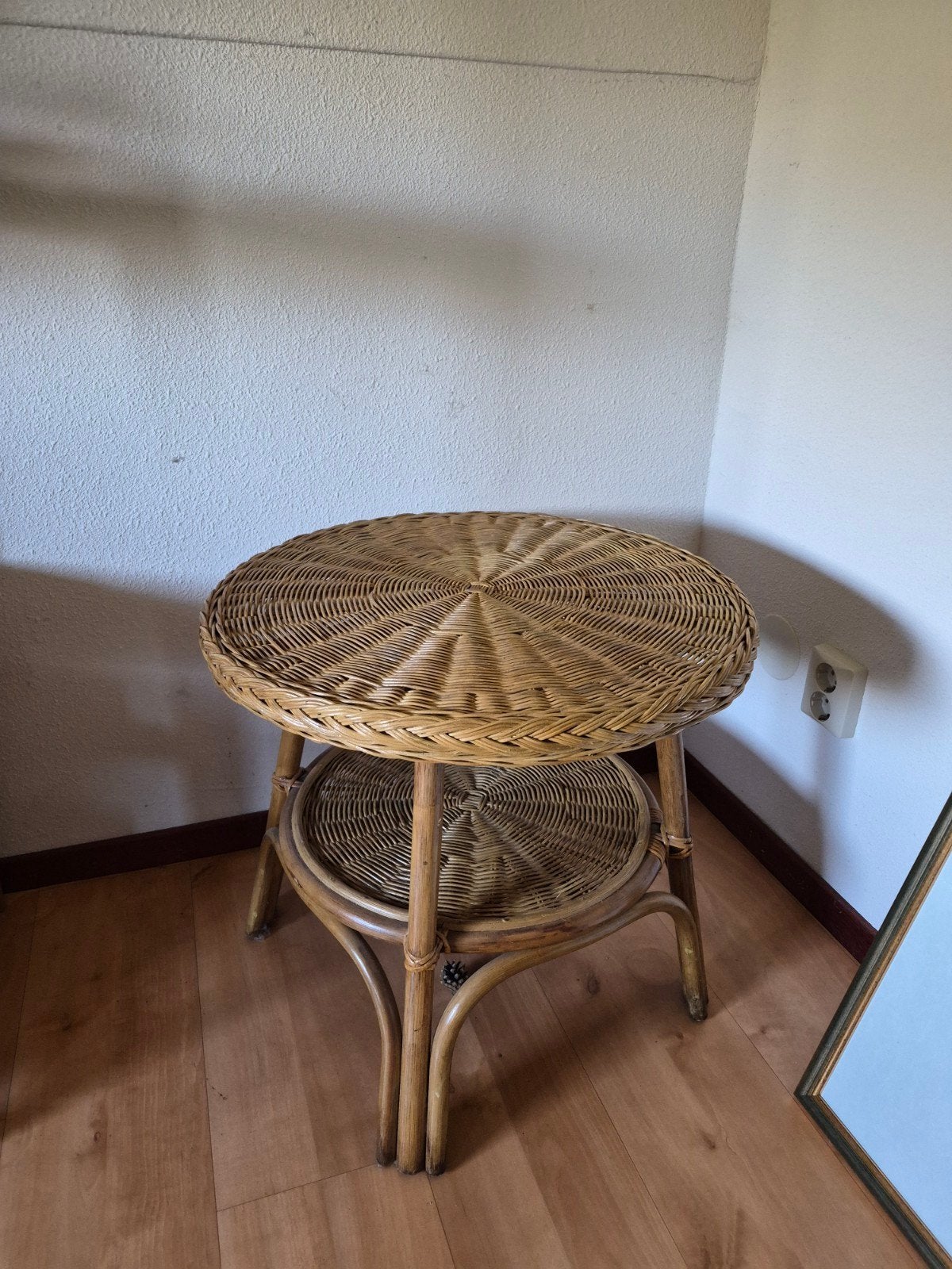 Rotan bijzettafel met twee ronde bladen, Overige materialen, Minder dan 55 cm, Gebruikt, Rond