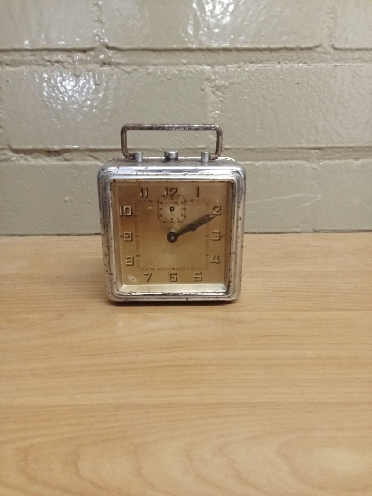 Vintage reiswekker, mechanisch, zilverkleurig, Antiek en Kunst, Ophalen of Verzenden