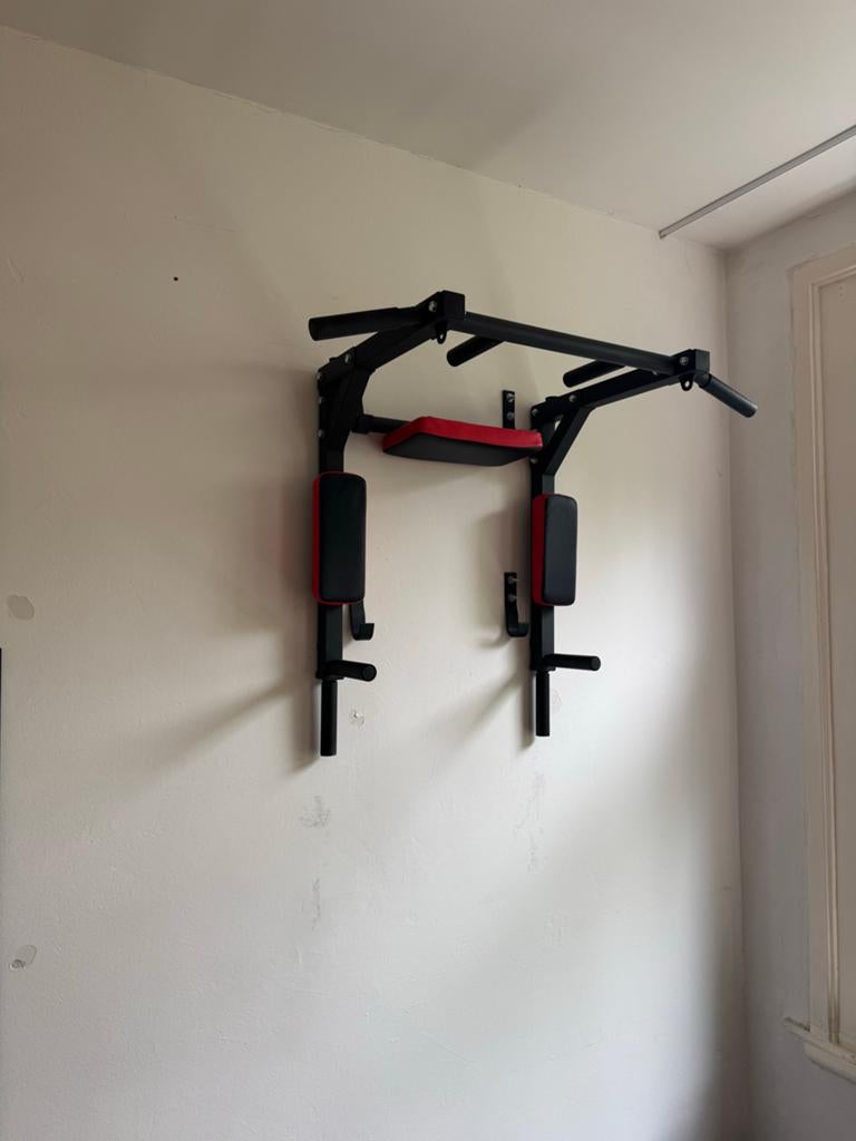 Wandgemonteerde optrekstang en dipstation, Sport en Fitness, Fitnessmaterialen, Ophalen, Zo goed als nieuw, Armen, Oprekstang