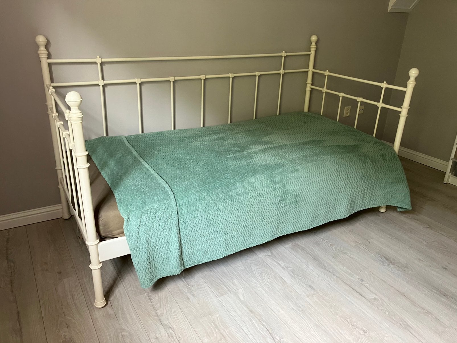 Ikea Tromsnes metalen bedbank/tienerbed, lattenbodem, matras, Ophalen, 90 cm, Eenpersoons, Wit