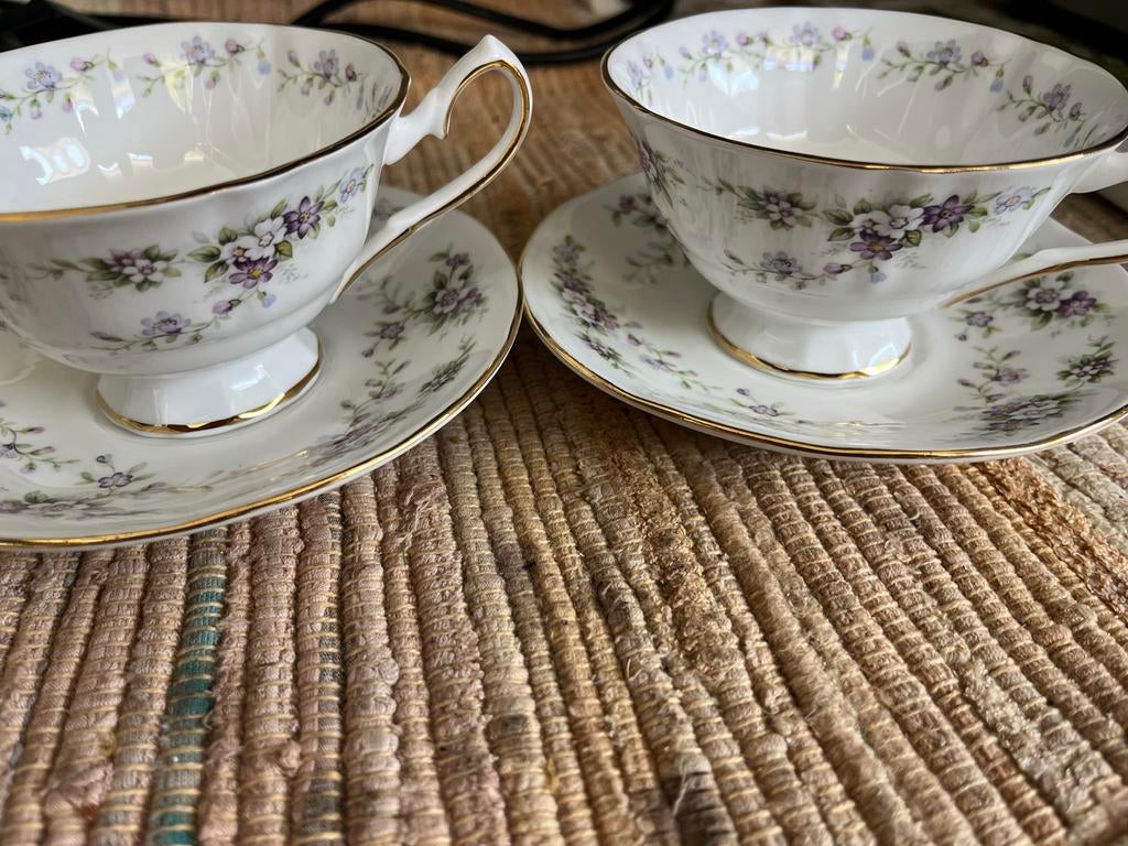 Elizabethan Chantilly kop en schotel set - 2 stuks, Ophalen
