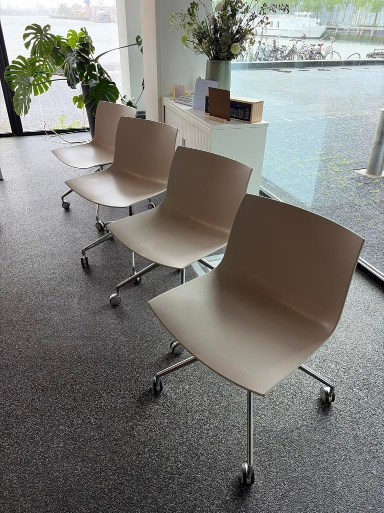Arper Catifa 53 stoelen - Gebruikt, Huis en Inrichting, Ophalen, Kunststof, Wit, Zo goed als nieuw