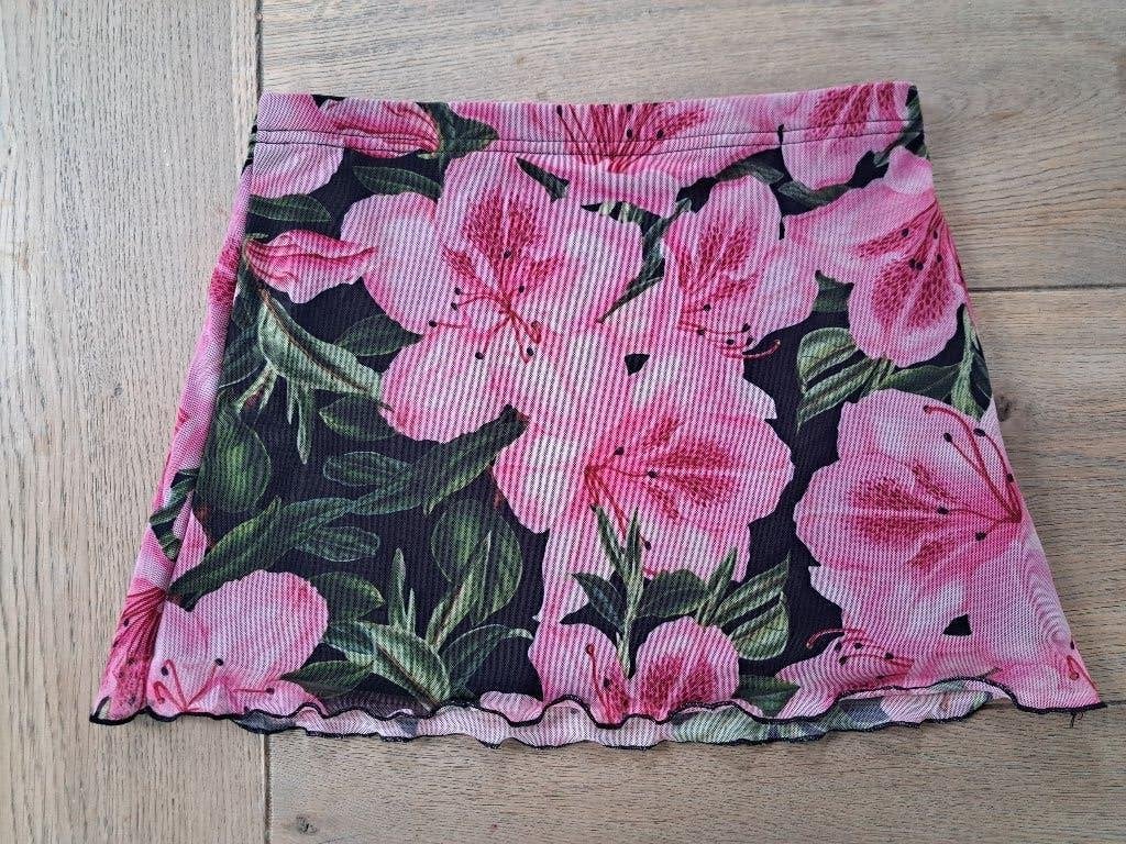 Leuke korte rok bloemen XXS, Ophalen of Verzenden, Zo goed als nieuw, Meisje, Jurk of Rok