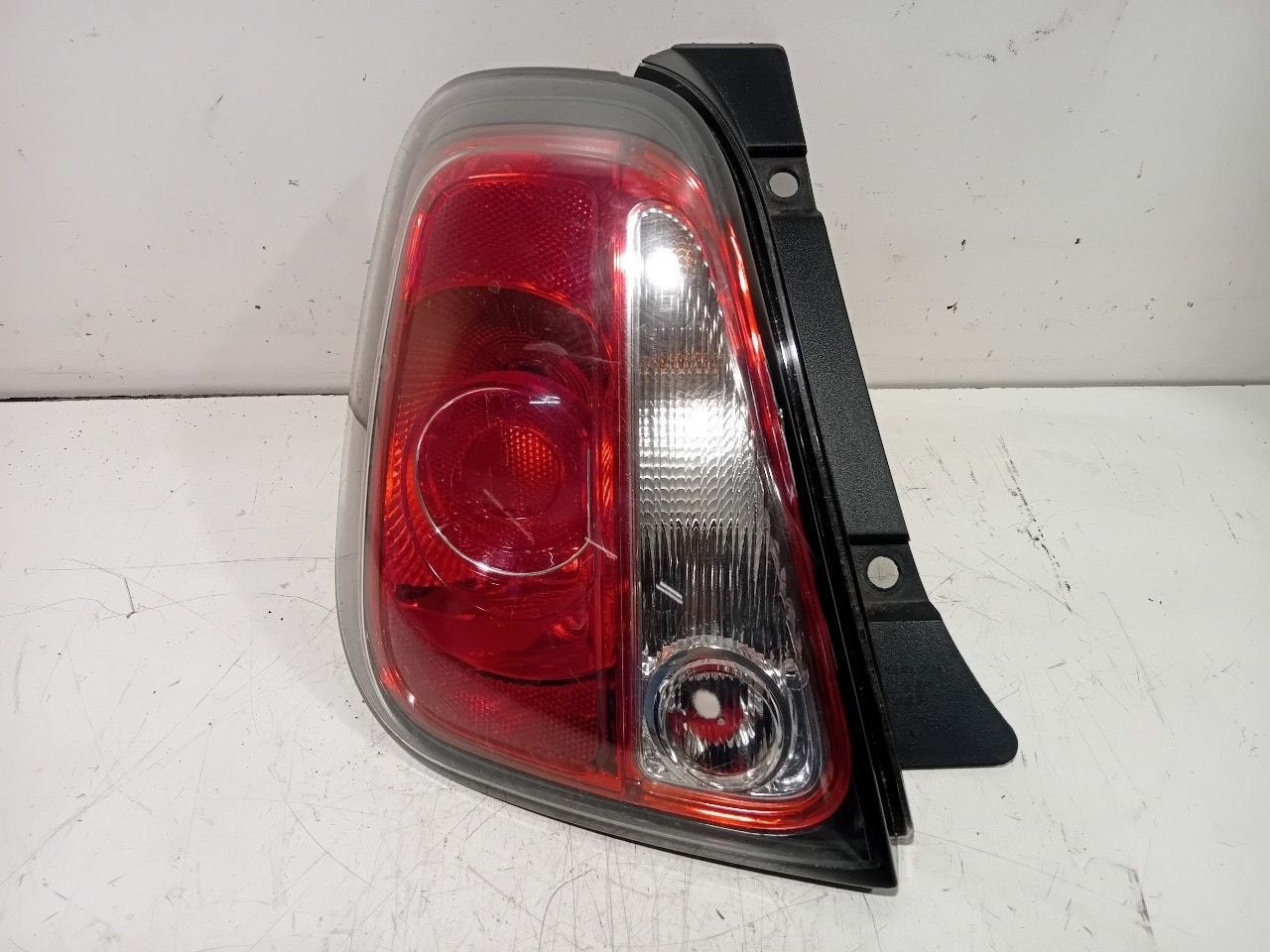 Achterlicht links buiten Fiat 500, Auto-onderdelen, Verlichting, Onderdelen@venauto.nl, Van der Ven Autorecycling B.V., Gebruikt