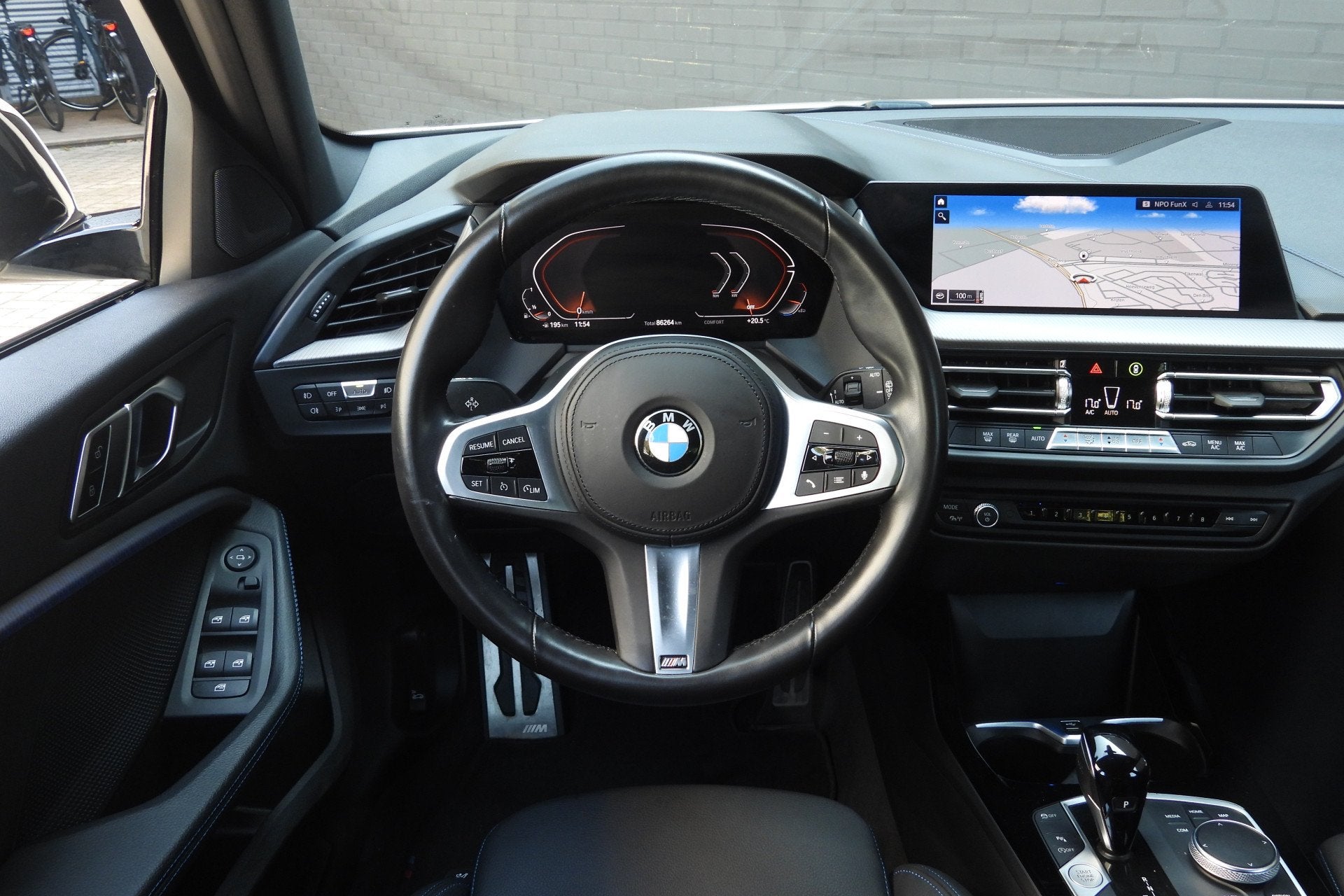 BMW 1 Serie 118i Executive M Sport Automaat / Sportstoelen /, Auto's, Dealer onderhouden, 136 pk, Gebruikt, Met garantie (alle)