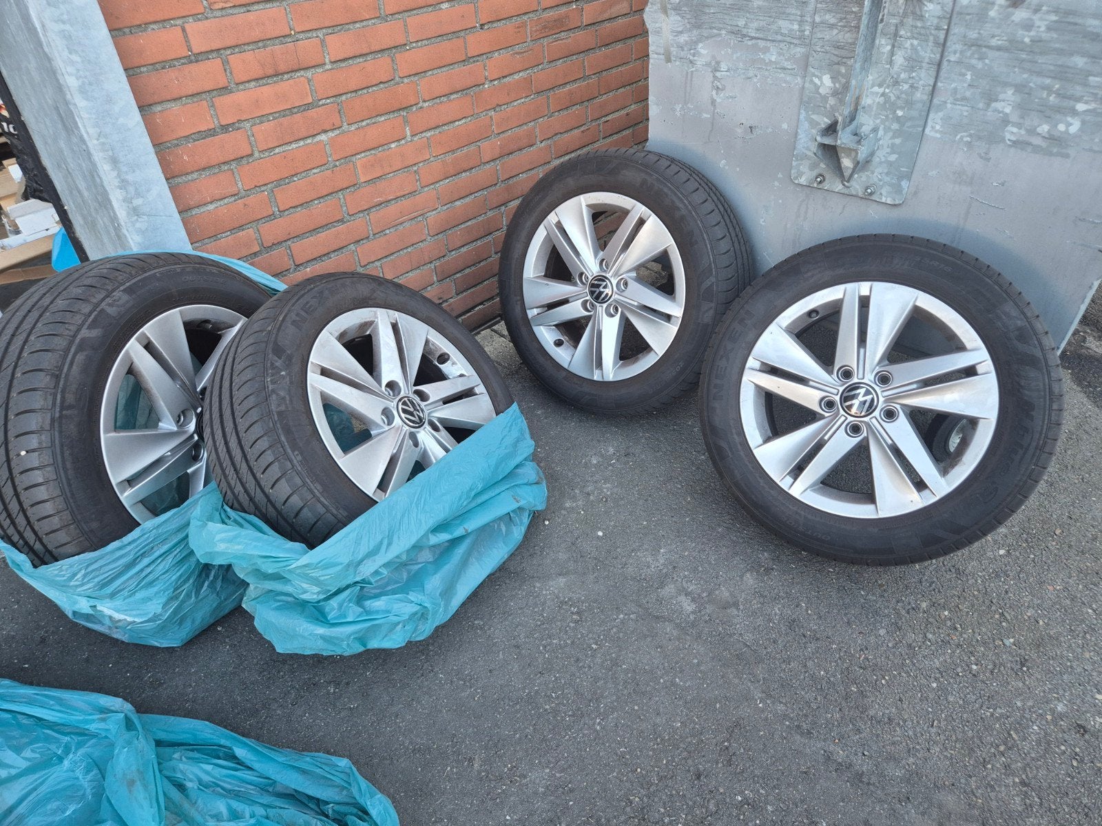 Twee setjes velgen met vrijwel nieuwe winter en zomerbanden, Ophalen, Gebruikt, 16 inch, Banden en Velgen