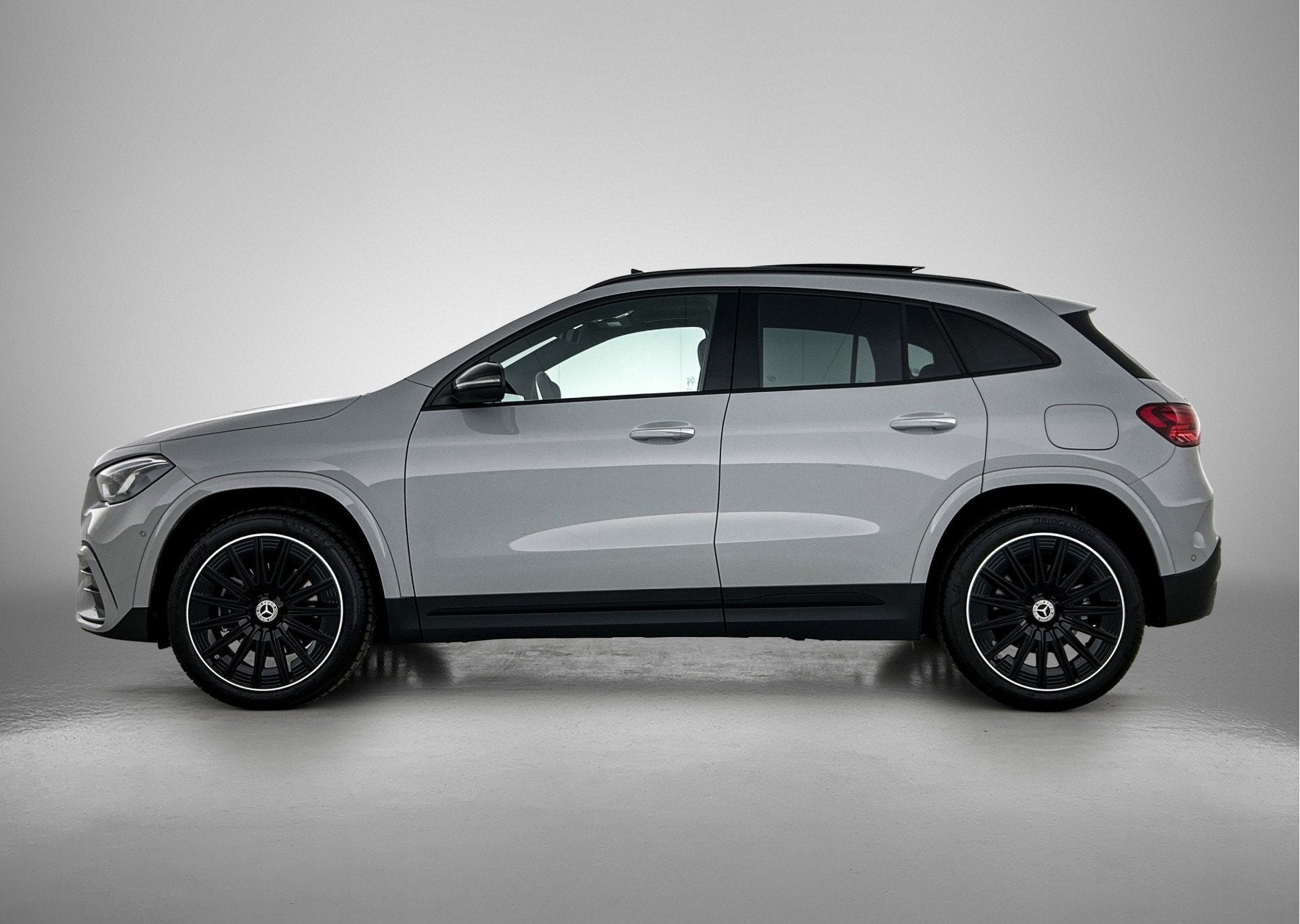 Mercedes-Benz GLA 250 e 140 Year Edition | Plus pakket | Nig, Zwart, 4 cilinders, 15 kWh, Bedrijf