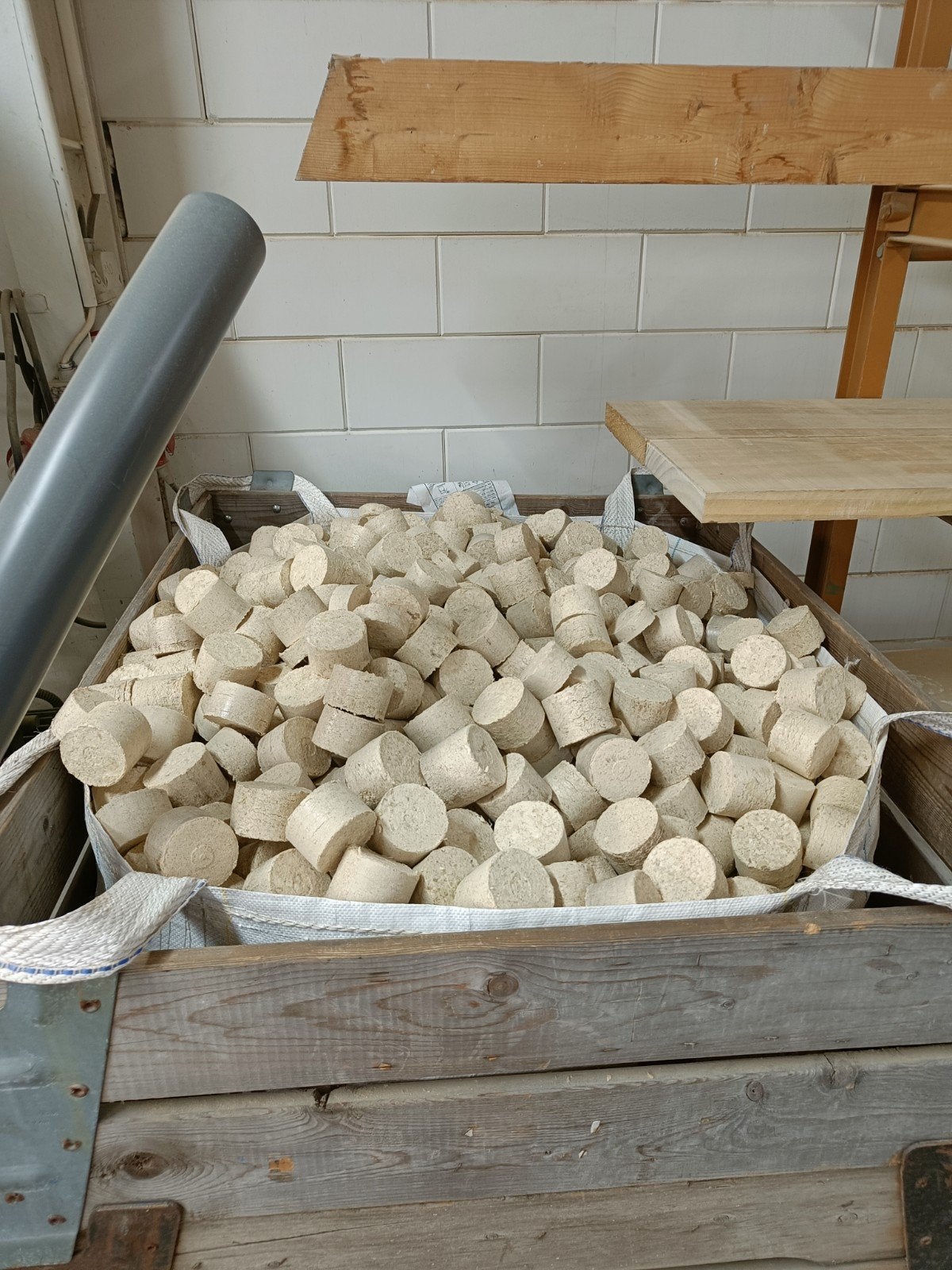 Houtbriketten kubzak, Minder dan 3 m³, Ophalen, Overige houtsoorten, Blokken