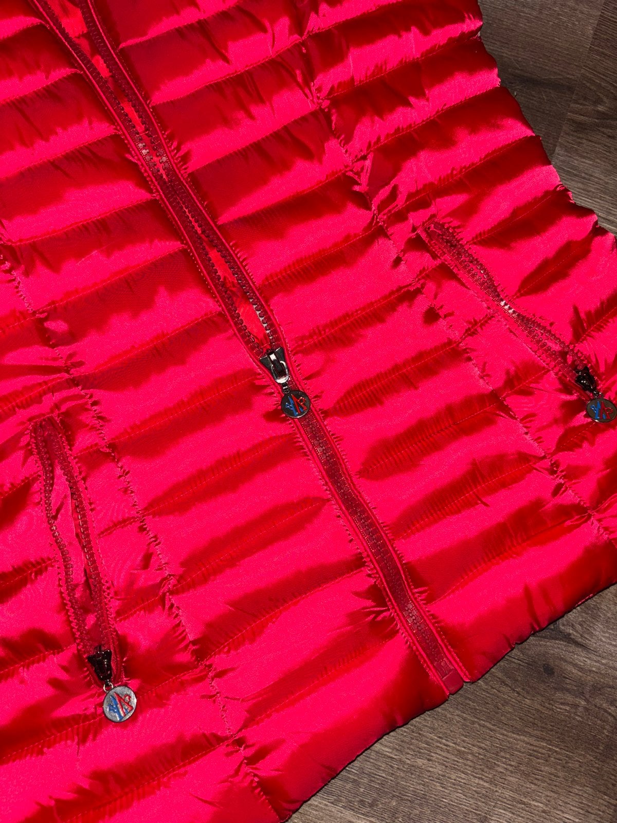 Moncler Puffer Jas Rood Maat M, Ophalen of Verzenden, Zo goed als nieuw, Maat 38/40 (M), Rood