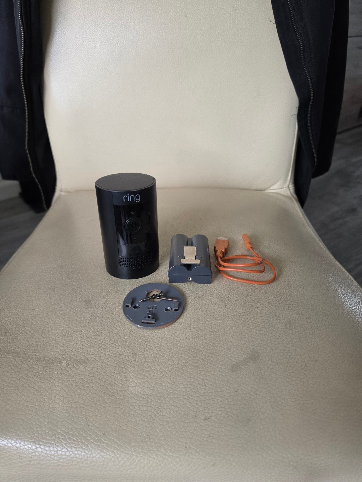 Ring Stick Up Cam Batterij met accessoires, Ophalen of Verzenden, Zo goed als nieuw