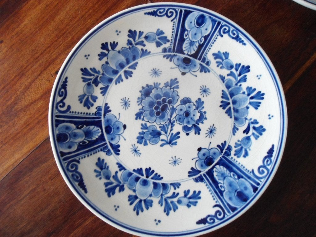 Puntgaaf delfts blauw wandbord doorsnede 18 cm., Antiek en Kunst, Antiek | Wandborden en Tegels, Ophalen