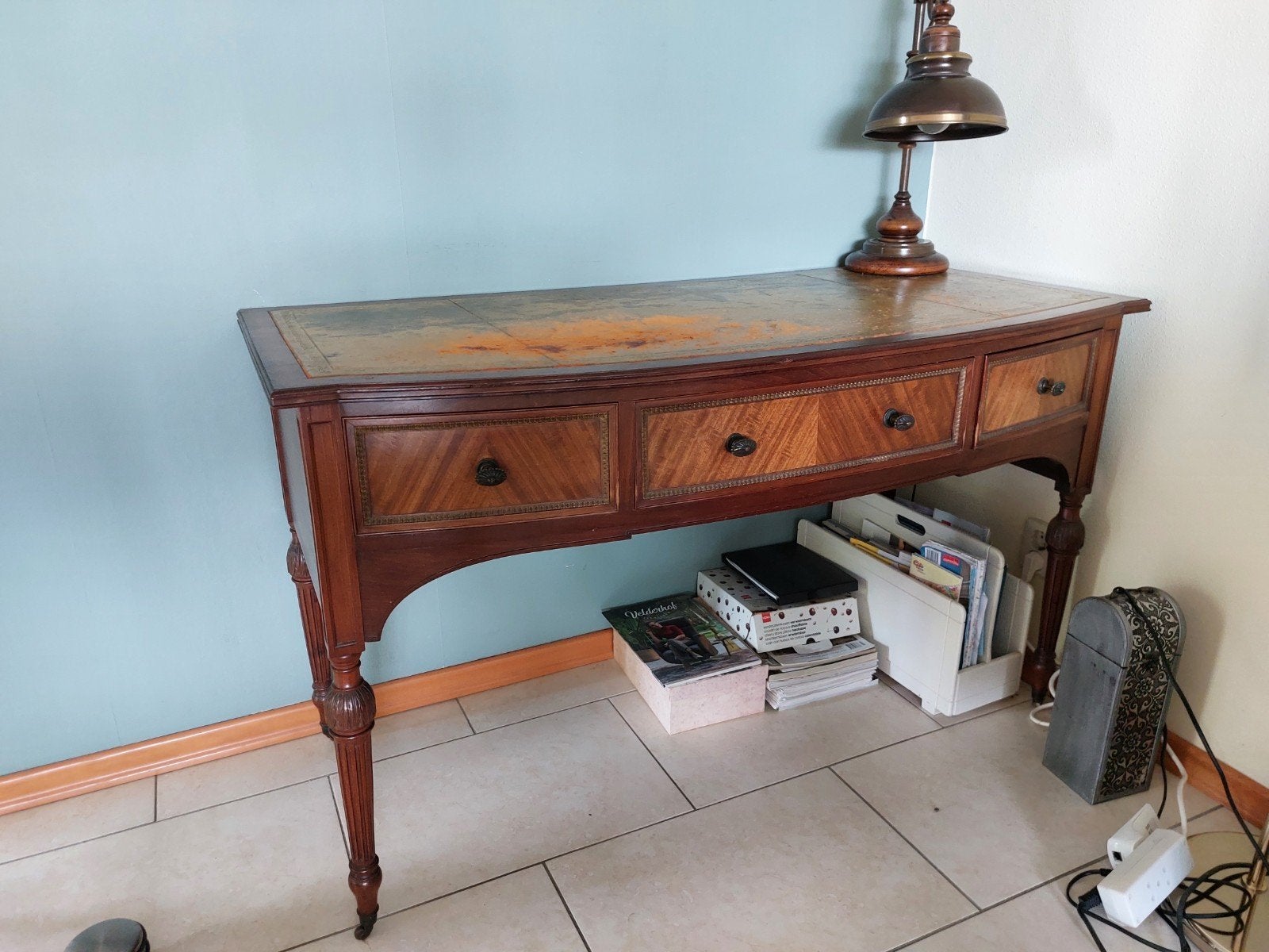 Antiek bureau - 128x61x75 cm, Antiek, Ophalen of Verzenden, Gebruikt, Hout