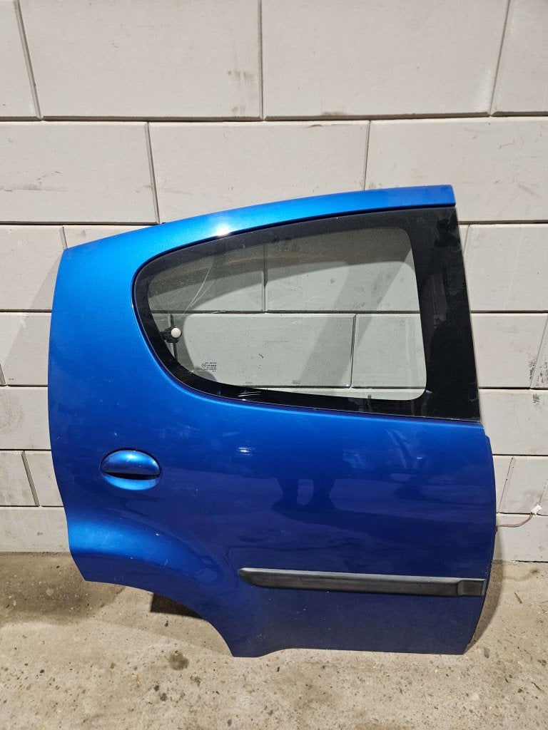 RECHTERACHTERDEUR PEUGEOT 107 / CITROEN C1 LICHTBLAUW, Auto-onderdelen, Niet ingevuld, Gebruikt, Citroën, Deur