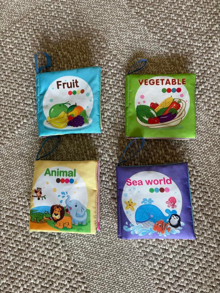 Set van 4 zachte stoffen babyboekjes., Boeken, Ophalen of Verzenden, Zo goed als nieuw, Uitklap-, Voel- of Ontdekboek, 6 tot 12 maanden