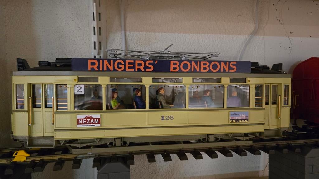 Tram, analoog. Met bijwagon. Poppetjes erin van preiser. Lgb, Hobby en Vrije tijd, Modeltreinen | Overige schalen, Zo goed als nieuw