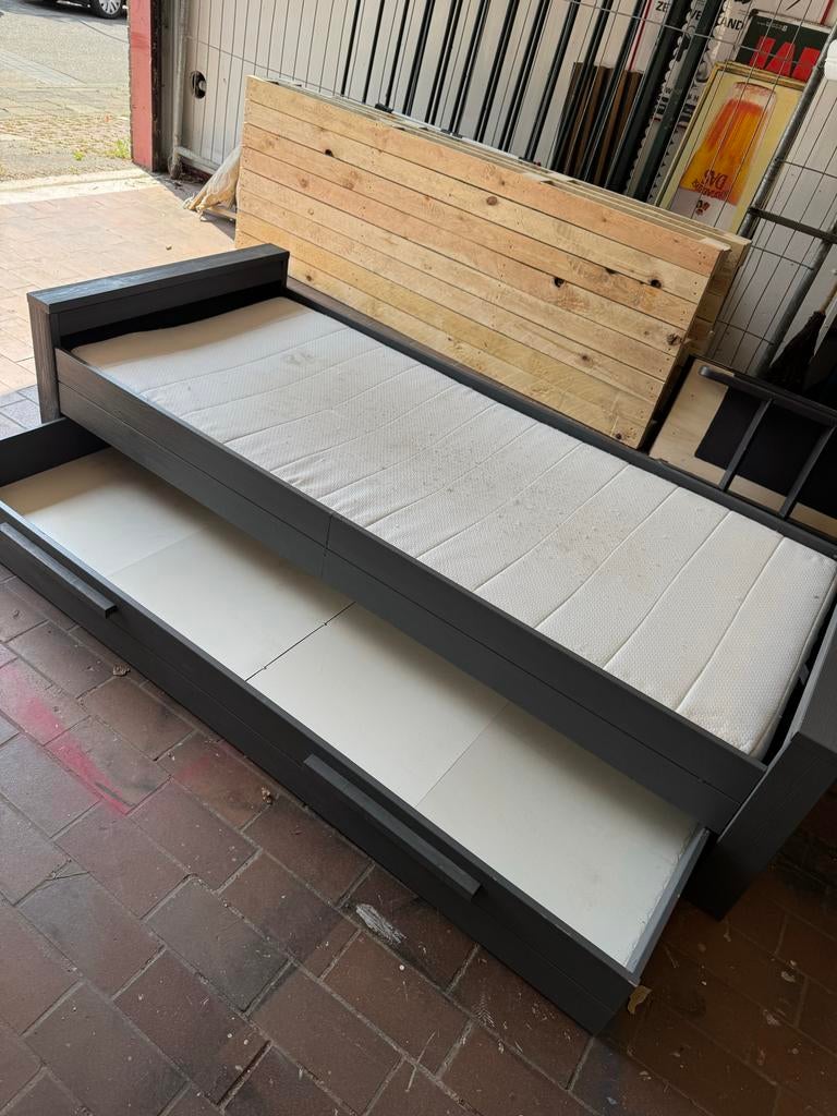 Kinderbed met uitschuifbaar logeerbed, 85 tot 100 cm, Gebruikt, Ophalen of Verzenden, Matras