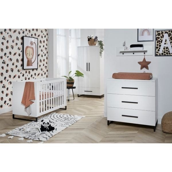 Prachtige babykamer: ledikant en een extra grote commode, Ophalen, Zo goed als nieuw, Jongetje of Meisje