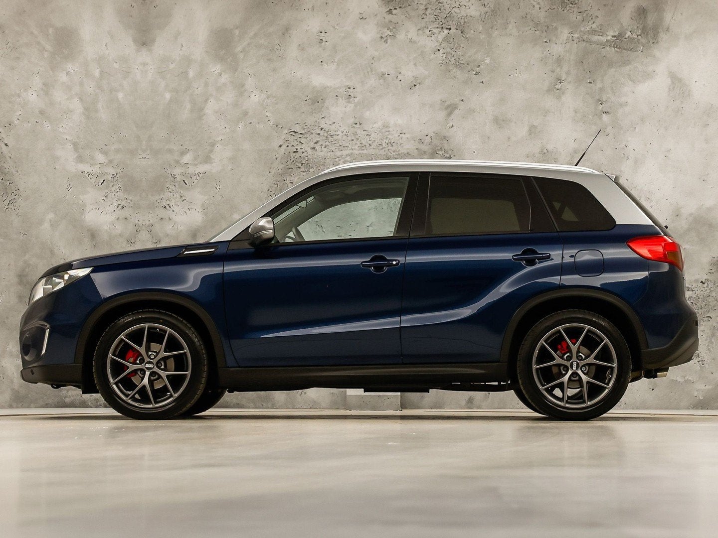 Suzuki Vitara 1.6 Experience Deluxe (PANORAMADAK, NAVIGATIE,, Voorwielaandrijving, 4 cilinders, Handgeschakeld, 19 km/l