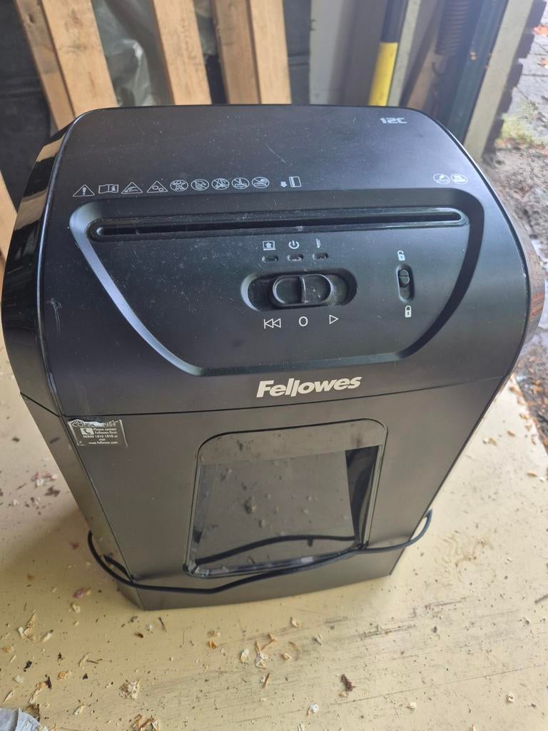 Fellowes 12C papierversnipperaar, Ophalen, Gebruikt