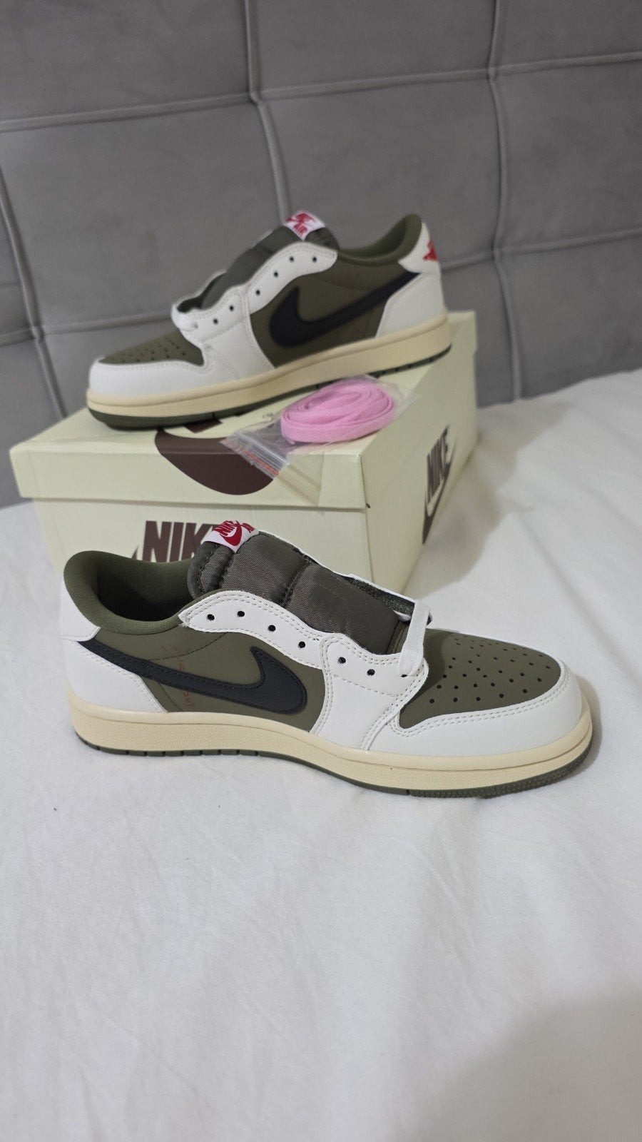 Nike x Travis Scott Medium Olive, Ophalen of Verzenden, Nieuw, Nike Air Jordan