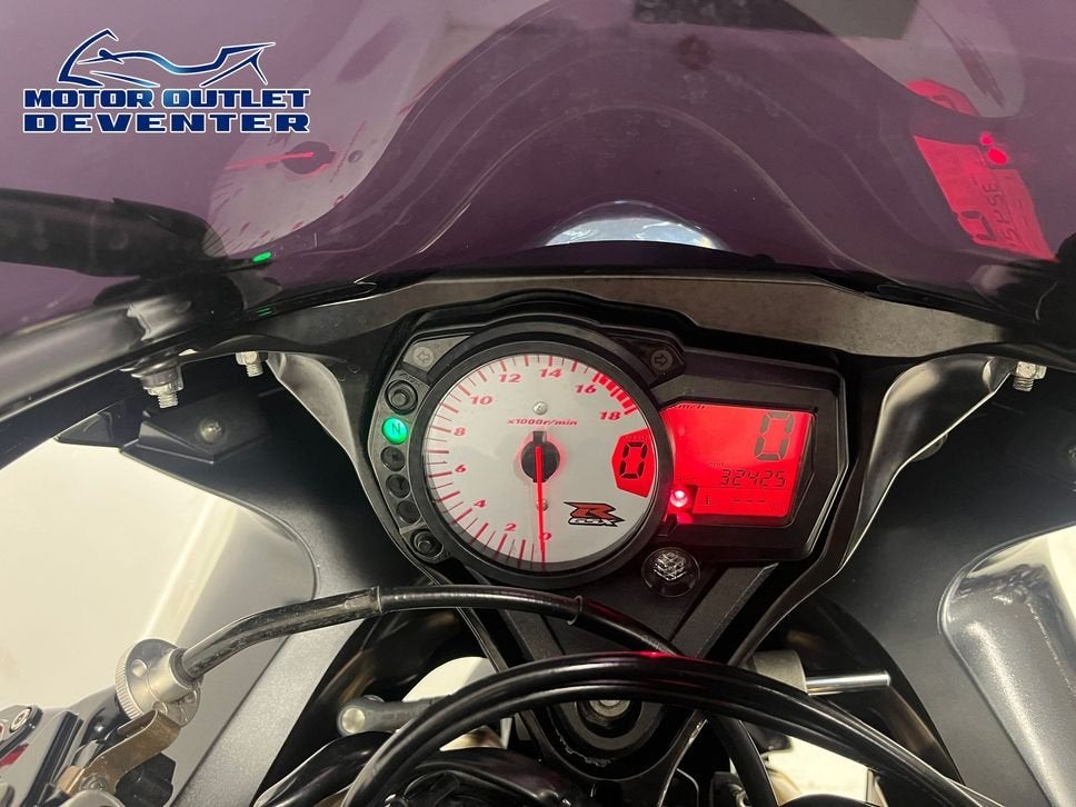 Mooie SUZUKI GSX-R 600 GSXR 600 2006 AKRAPOVIC, Motoren, SUZUKI, 4 cilinders, Motorrijbewijs A, Bedrijf