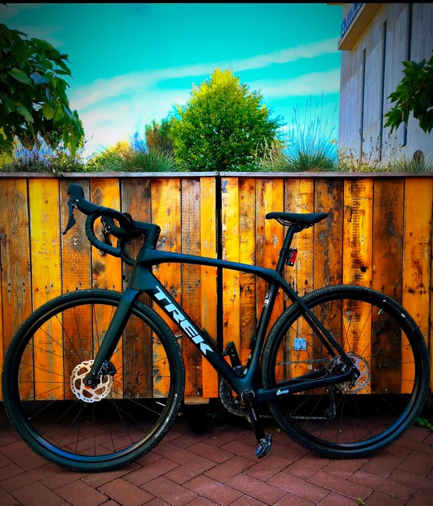Trek Domane SL5 - Carbon - 07/2025 - 500 km -, Fietsen en Brommers, Fietsen | Racefietsen, Carbon, Zo goed als nieuw, Meer dan 20 versnellingen