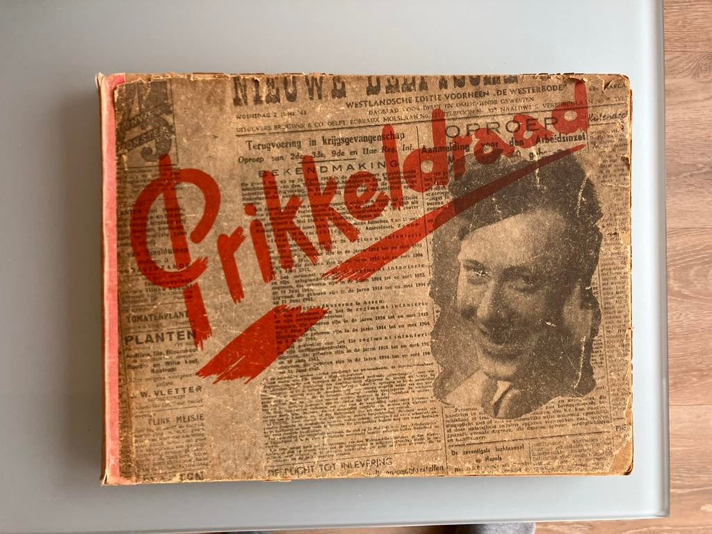 Prikkeldraad, Verzamelen, Militaria | Tweede Wereldoorlog, Boek of Tijdschrift, Nederland, Ophalen of Verzenden