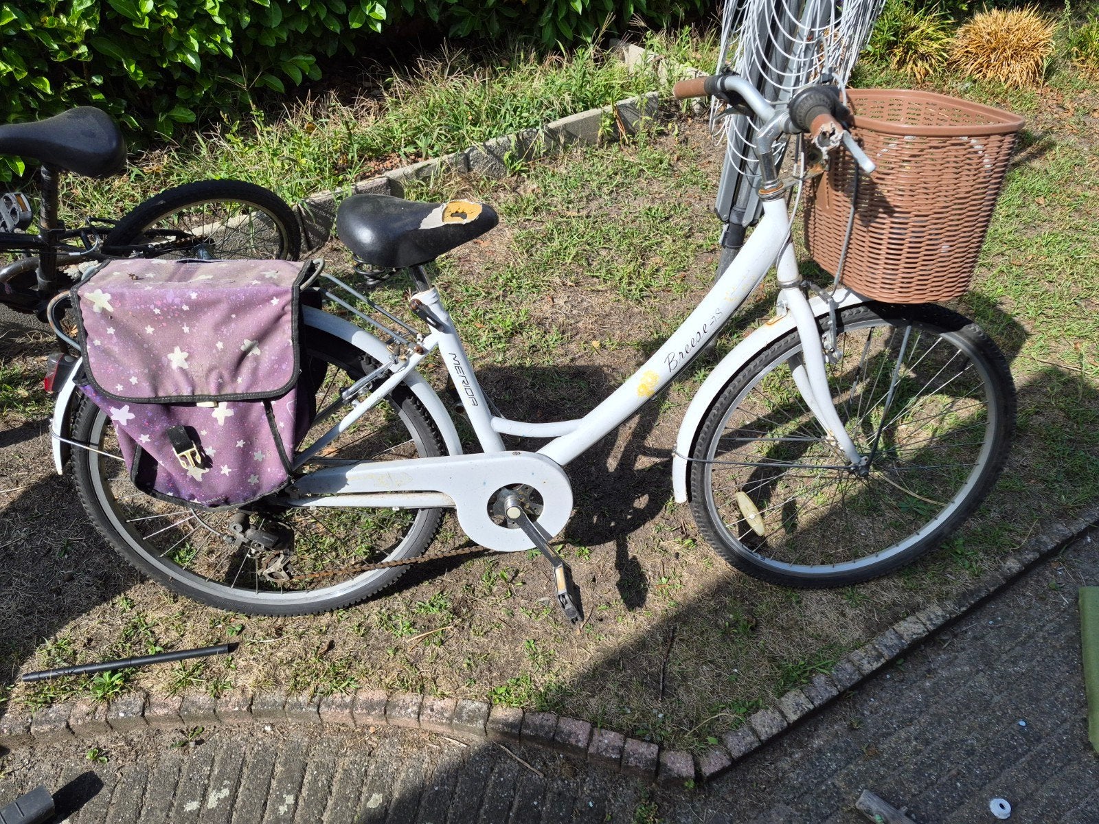 Opknapper meisjesfiets 26 inch met mand en fietstassen, 26 inch of meer, Gebruikt, Velgrem, Merida