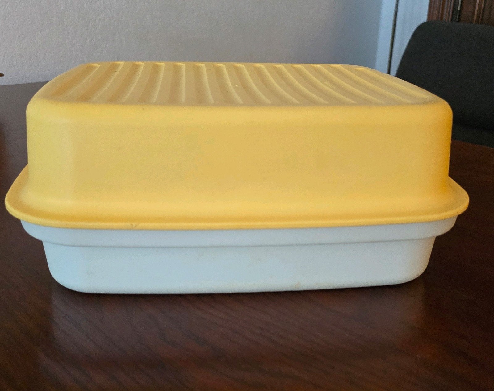 Tupperware Brooddoos Geel/Wit, Ophalen of Verzenden, Gebruikt, Geel, Bus of Trommel