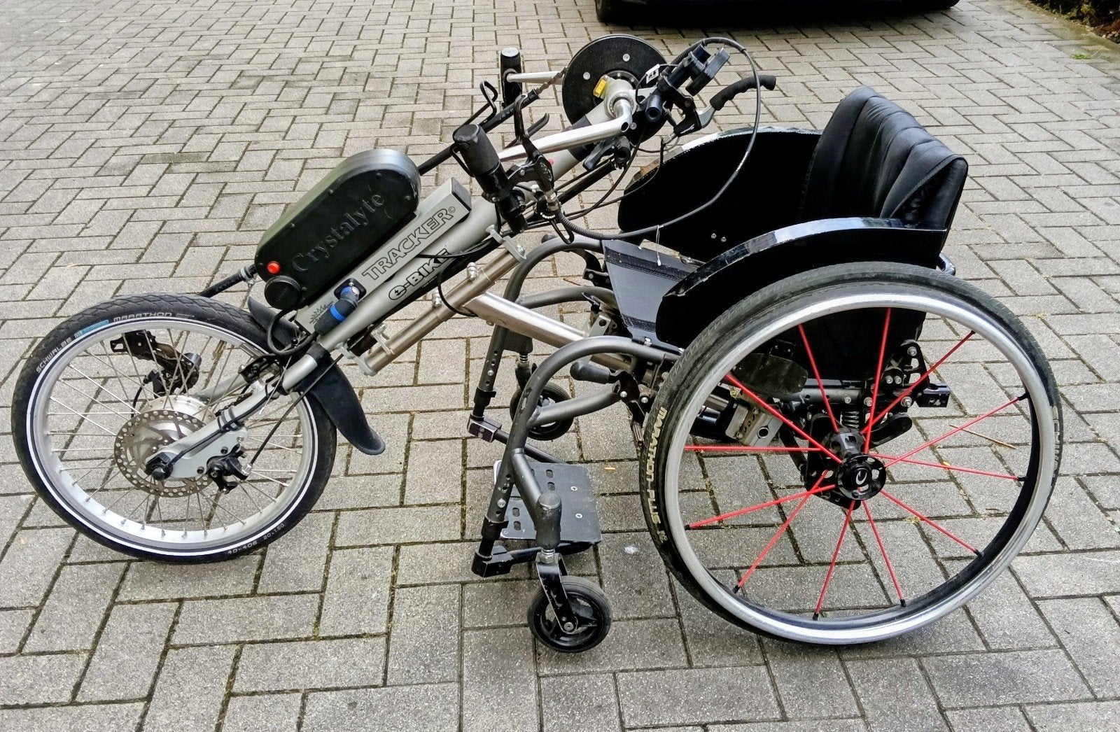 Rolstoel Colours met aangekoppelde hybride Tracker Handbike, Ophalen, Zo goed als nieuw, Schijfrem, Colours & Tracker