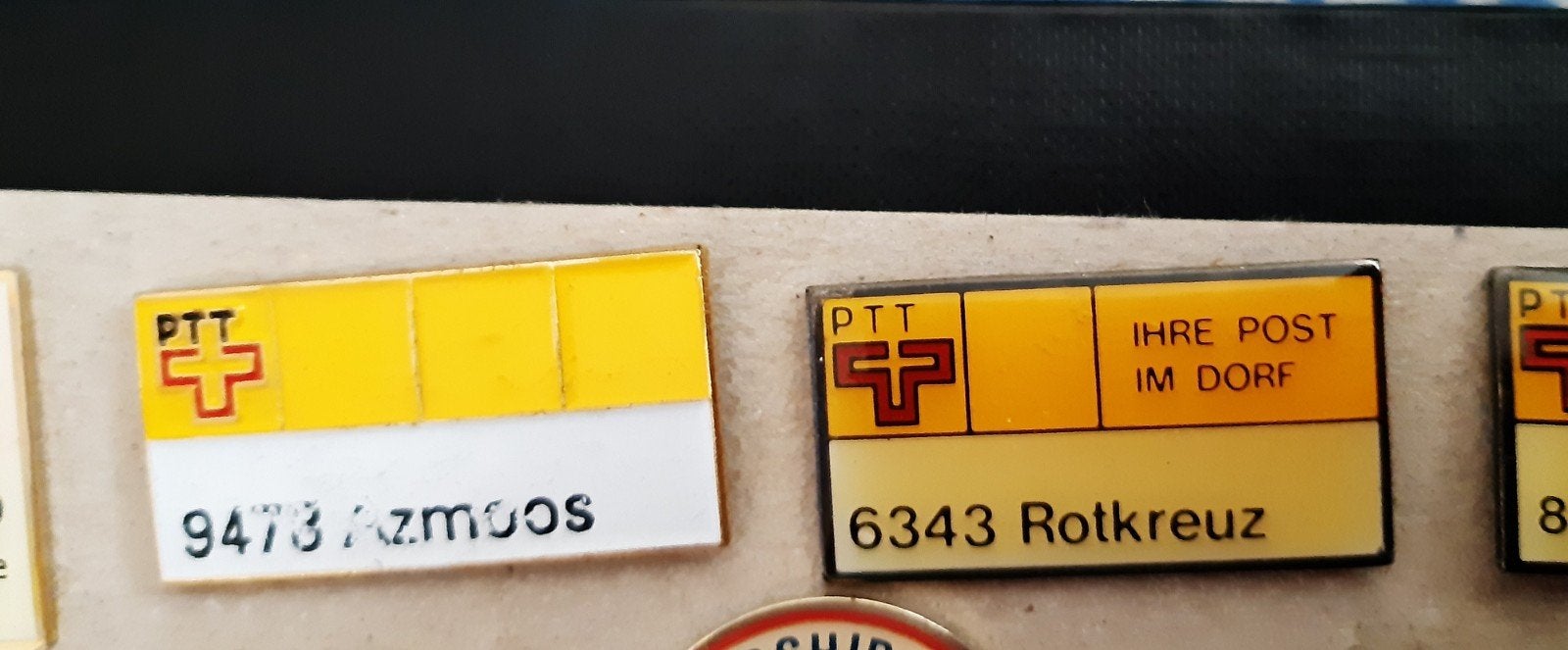 3 Pins + clip van het Zwitserse Rode kruis, Ophalen of Verzenden, Zo goed als nieuw, Overige onderwerpen, Speldje of Pin