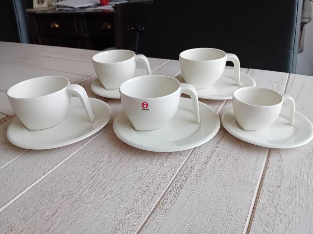 Arabia Ego iittala Ego 4 grote koffie kop en schotels, Ophalen of Verzenden, Zo goed als nieuw, Overige stijlen, Kop(pen) en/of Schotel(s)