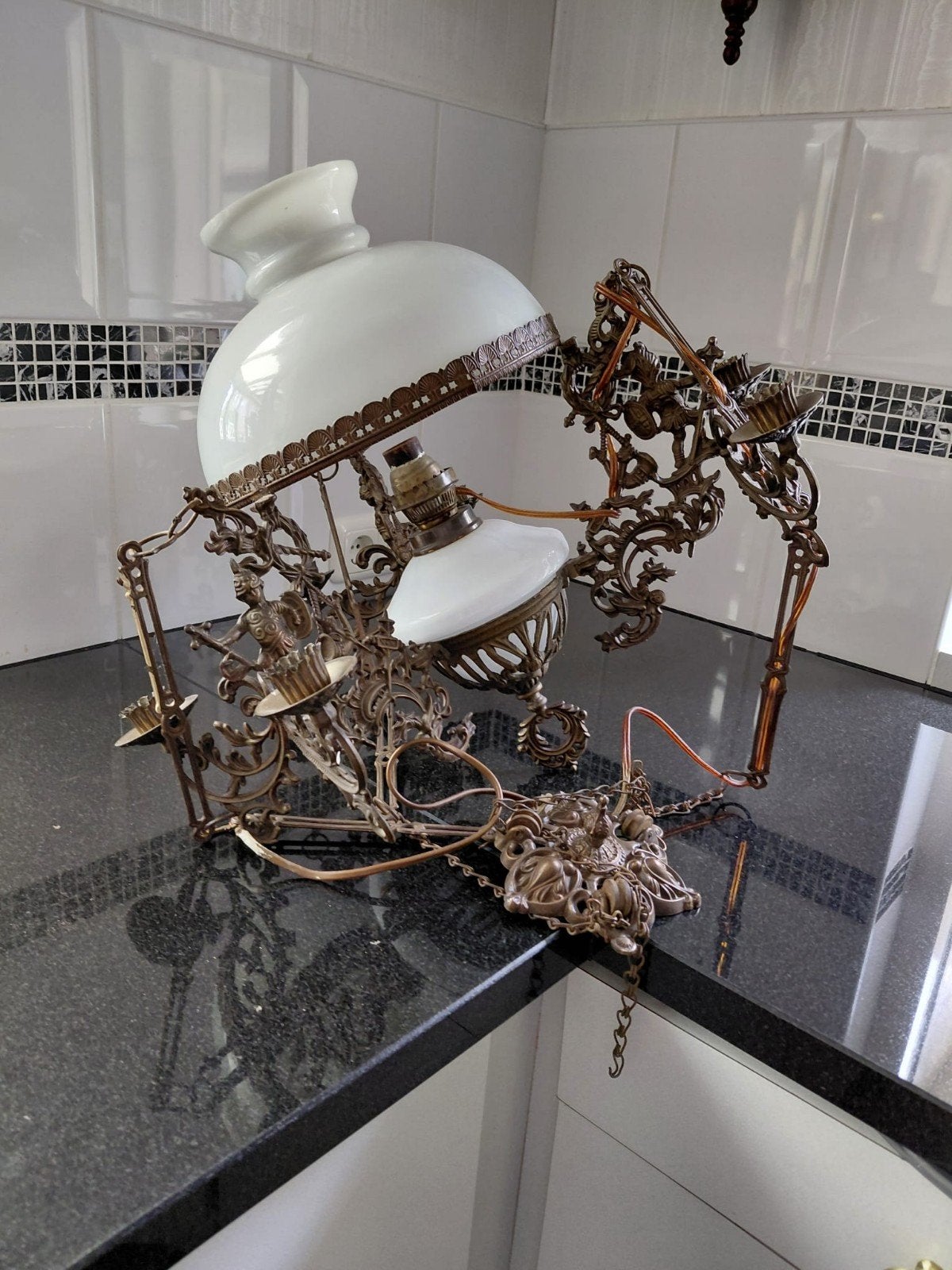 Antieke Bronzen Kroonluchter met Melkglas Kappen, Antiek en Kunst, Ophalen of Verzenden