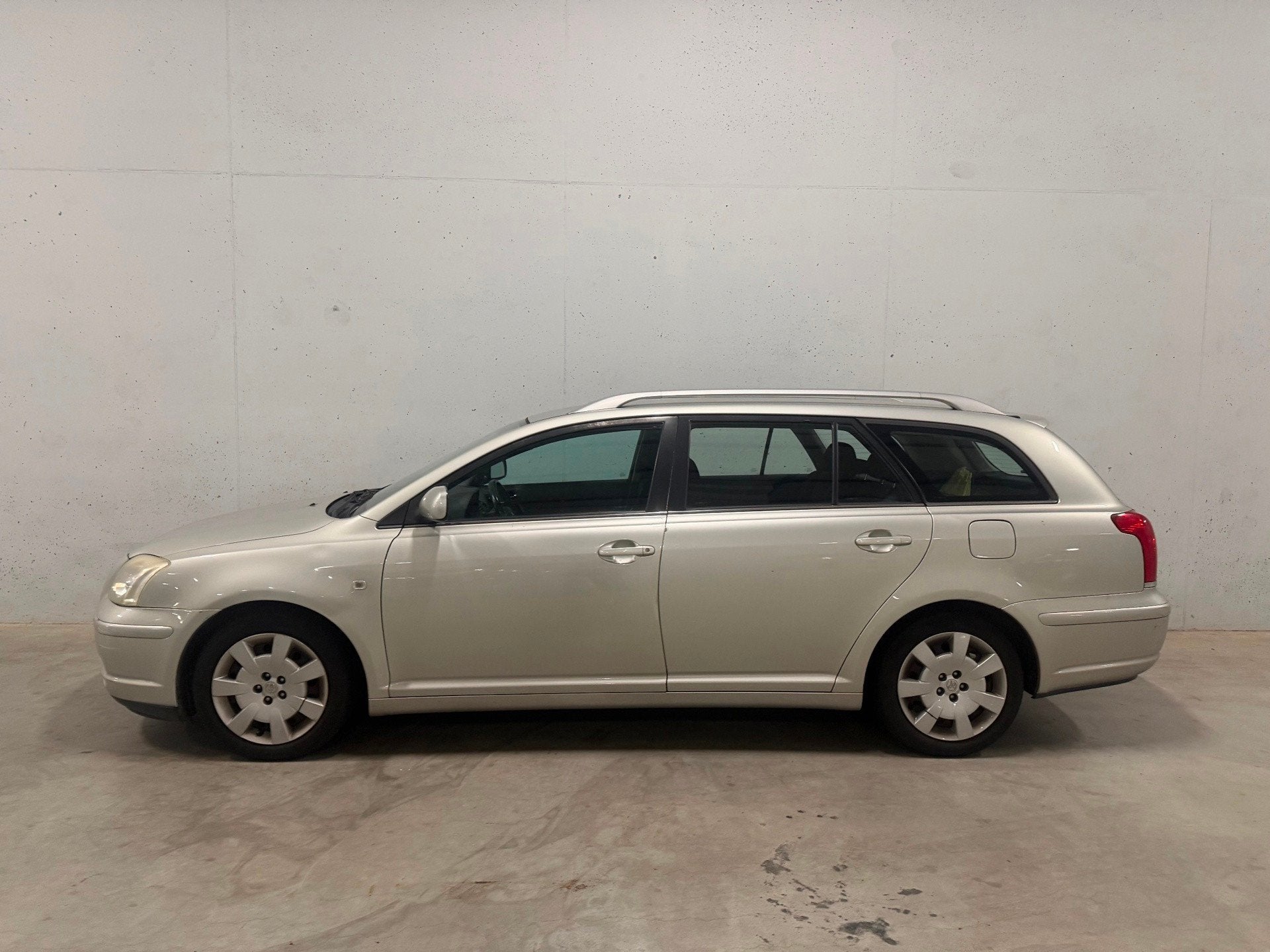 Toyota Avensis Wagon 1.8 VVTi Linea Sol Clima, Auto's, Voorwielaandrijving, Dealer onderhouden, 4 cilinders, 129 pk