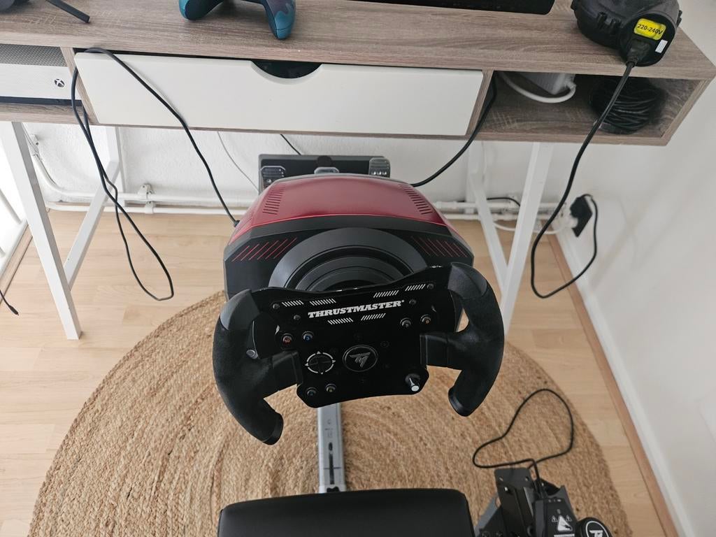 Thrustmaster TS-XW met F1 en Ferrari stuur, Ophalen, Zo goed als nieuw, Stuurtje of Sportattribuut, Xbox Series S