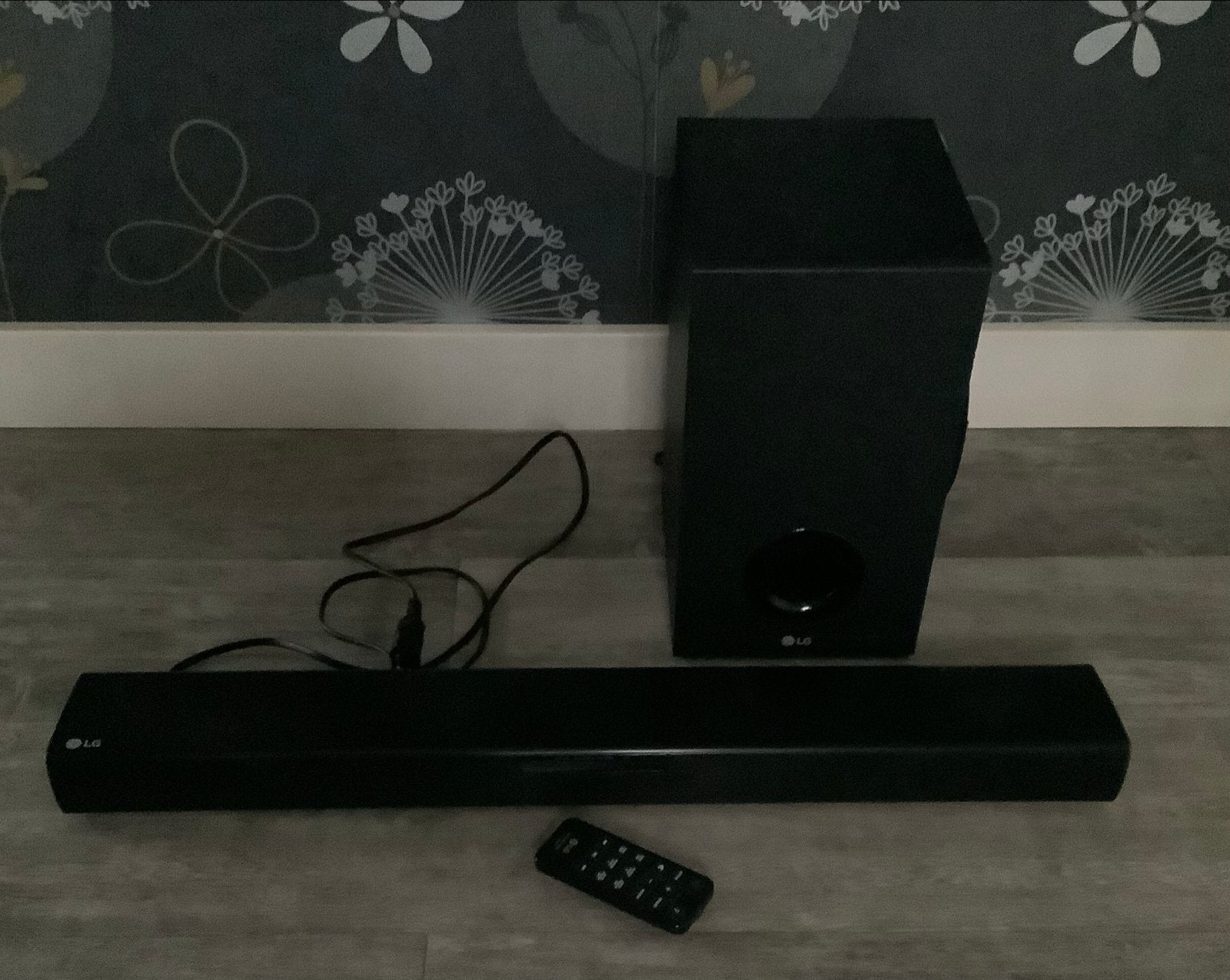 LG Soundbar met subwoofer en afstandsbediening, Ophalen of Verzenden, Met externe subwoofer, Zo goed als nieuw