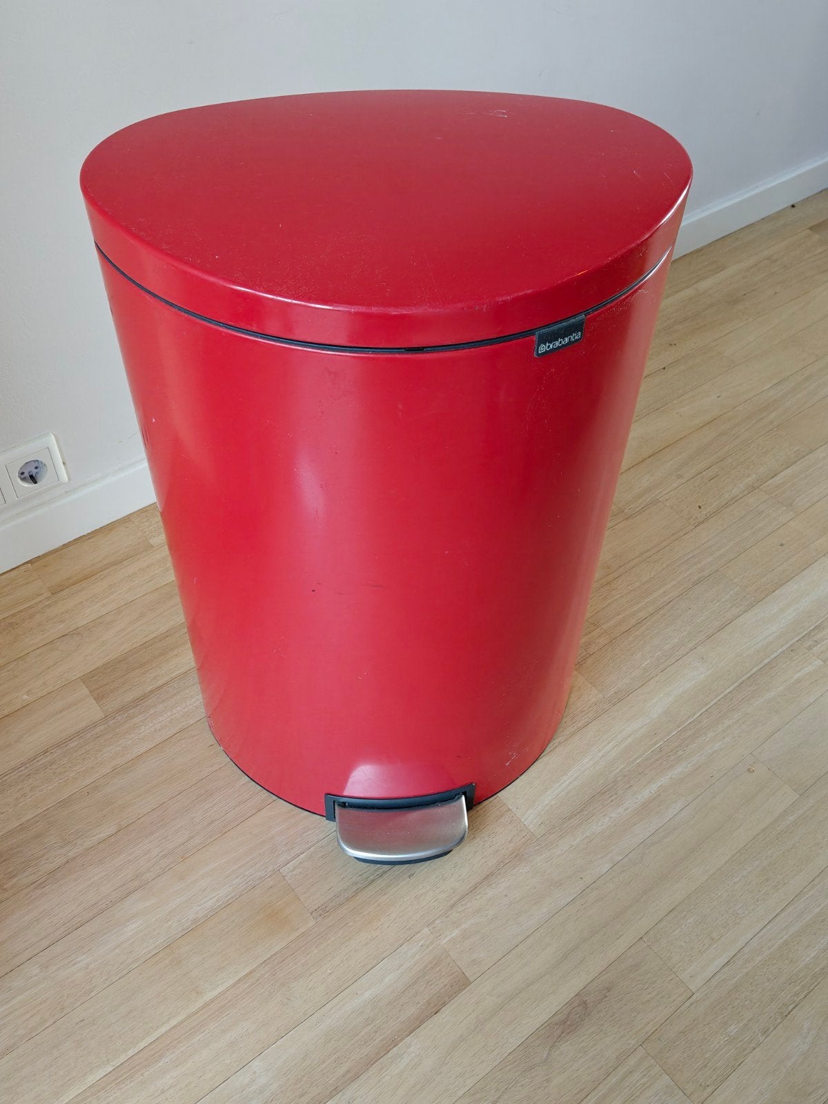 Brabantia pedaalemmer 60 liter rood, 40 liter of meer, Ophalen