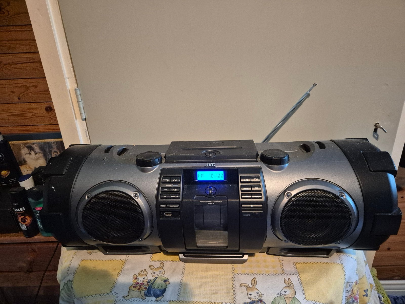 radio- cd  ruimte telefoon bergen  merk jvc werkt goed, Audio, Tv en Foto, Radio's, Ophalen of Verzenden, Zo goed als nieuw, Met cd-speler