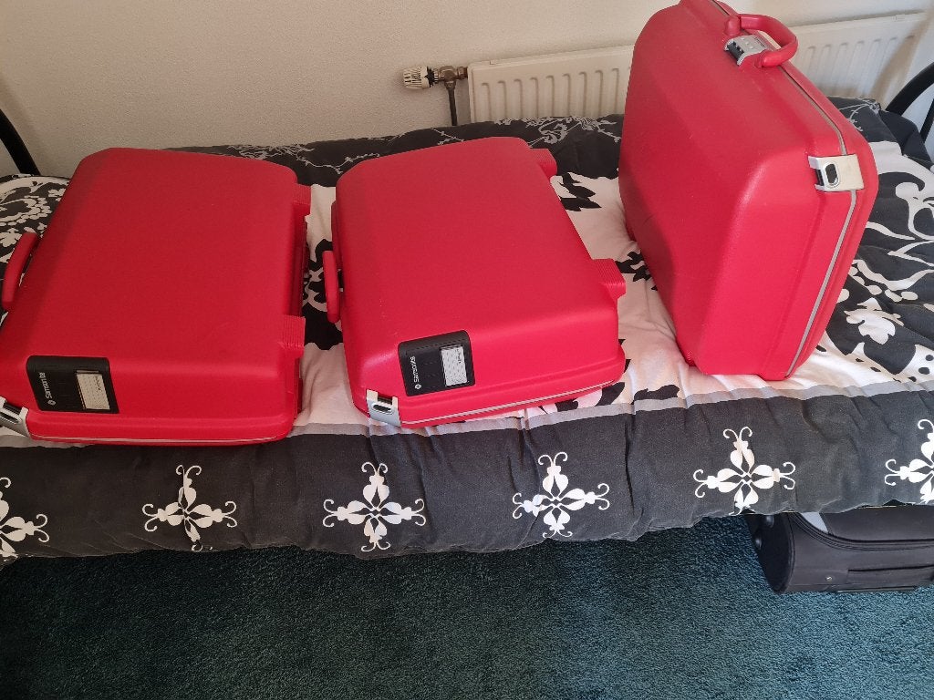 3 Samsonite Koffers in nieuwstaat, Hard kunststof, Slot, Zo goed als nieuw, 35 tot 45 cm